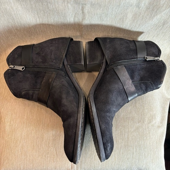 DONALD J. PLINER Sz 11 Dalis Ankle Hooded Belt Zip Buckle Black Leather Booties - Picture 3 of 13